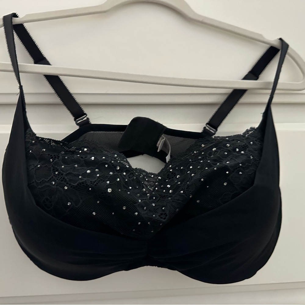 Victoria Secret Cami Black Lace Bra with embellishments Size 38DD